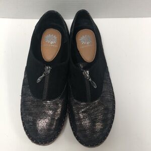 Yellow Box zip front metallic and black shoes